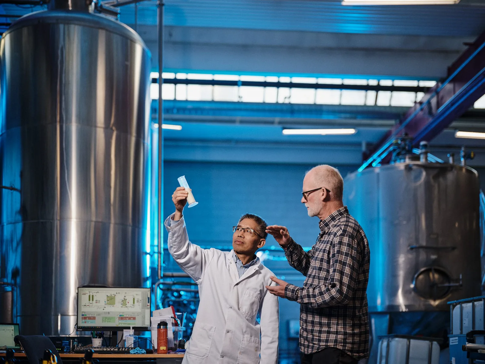 Sundew's head of production, Jorn Hansen, and senior scientist Boqian Wu